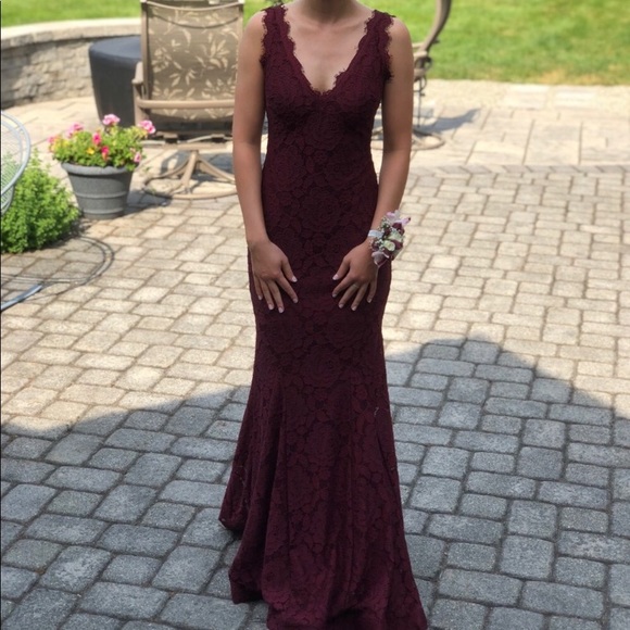 burgundy slim fit prom dress